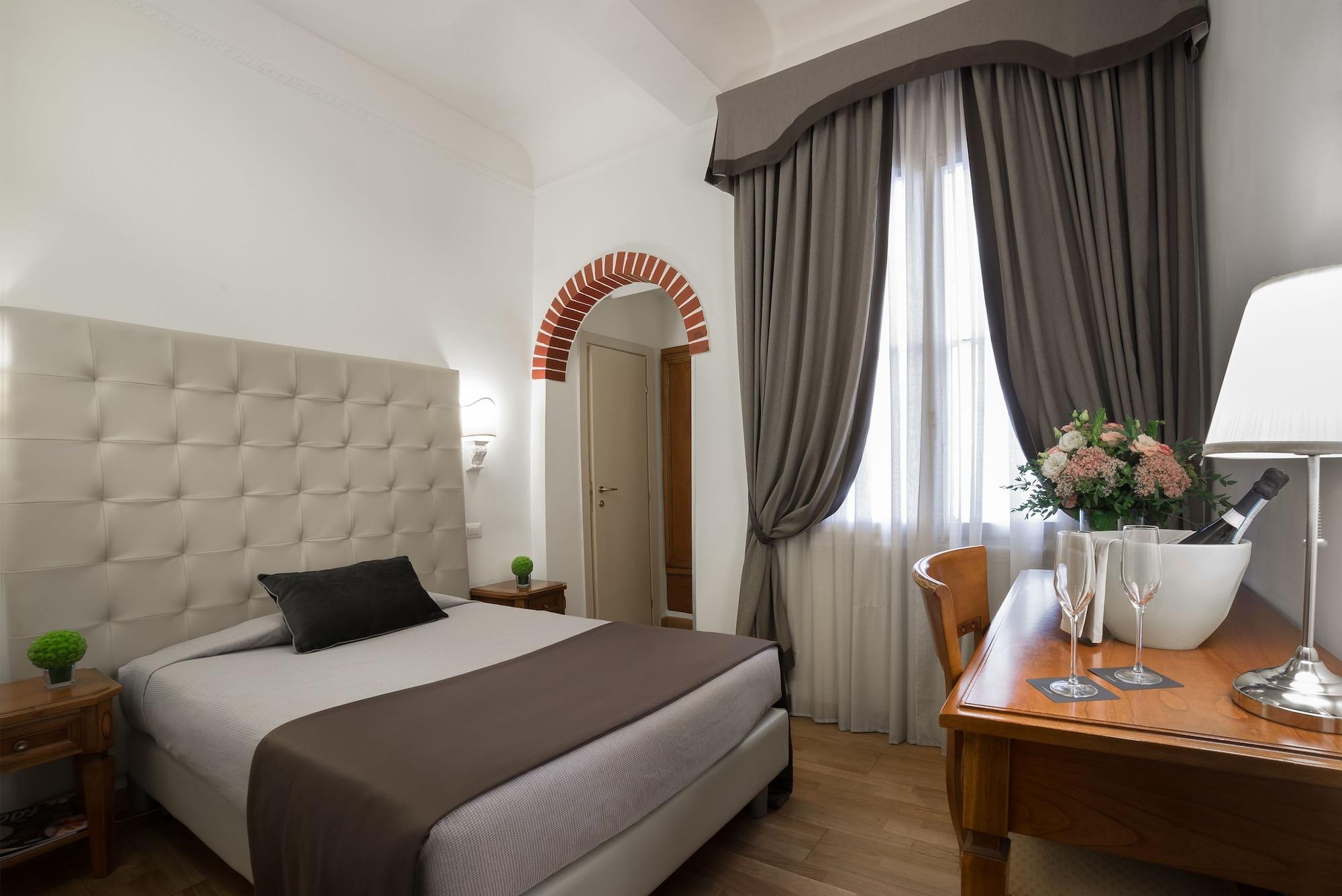 Hotel Bretagna Heritage - Alfieri Collezione Florenz Exterior foto