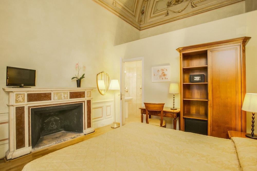 Hotel Bretagna Heritage - Alfieri Collezione Florenz Exterior foto
